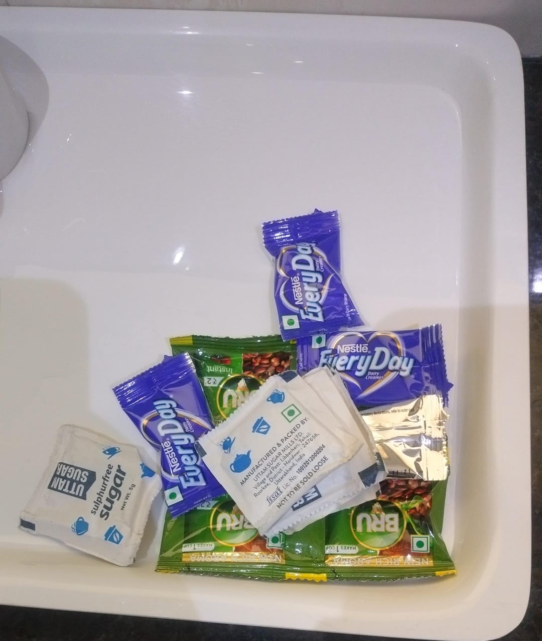 Complimentary tea and coffee amenities at H-One