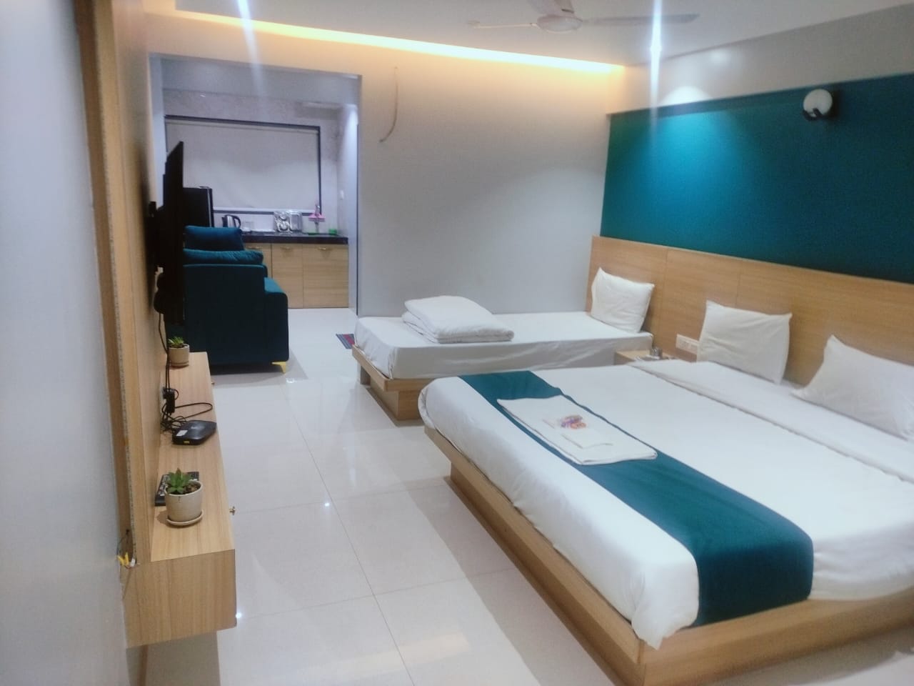 H-One family room with double and single bed